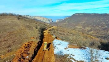 dovlet-bascisi-zefer-yolu-uzerindeki-korpunun-insasi-ile-tanis-olub